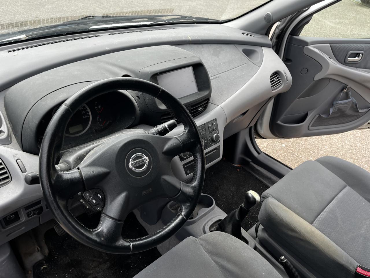 Nissan Almera Tino