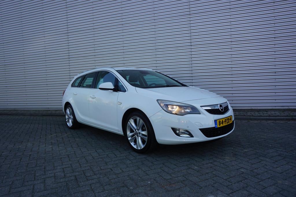 Opel Astra sports tourer 1.4 turbo sport airco / cruise / navi / elektr. ra