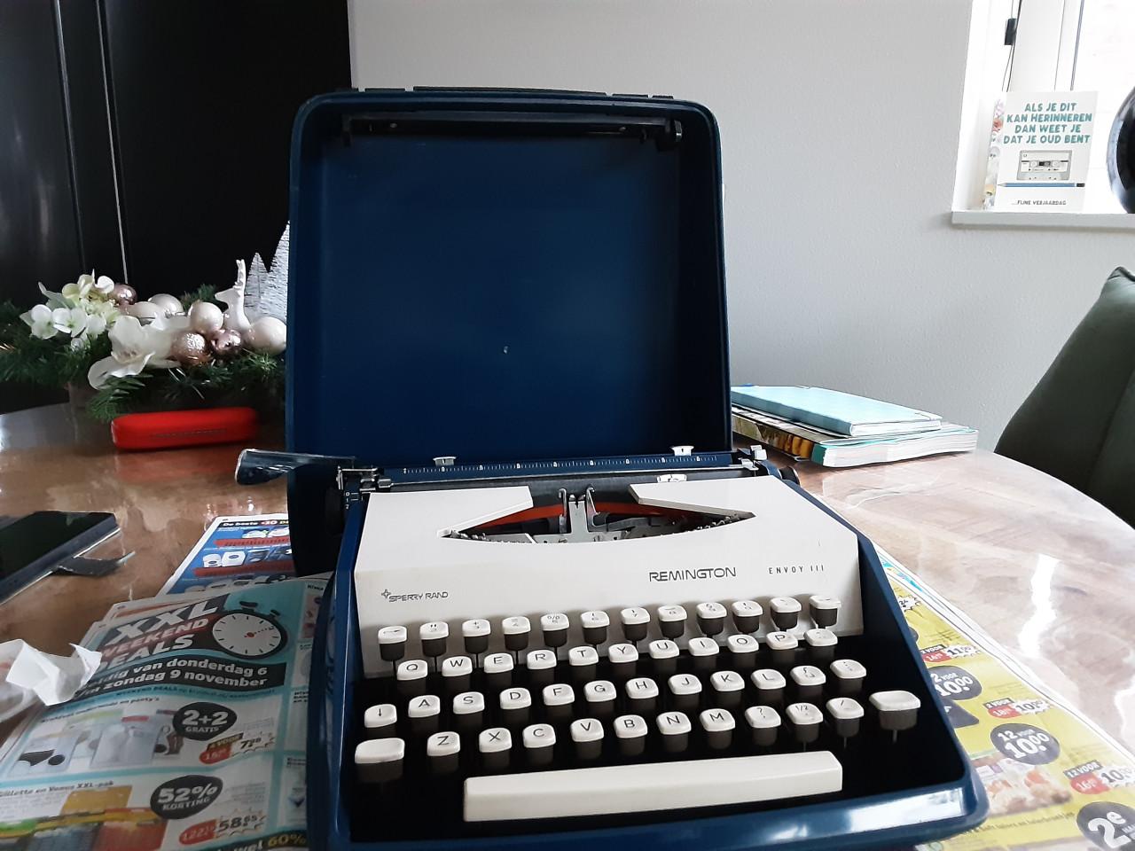 I.p.s. Typemachine in koffer