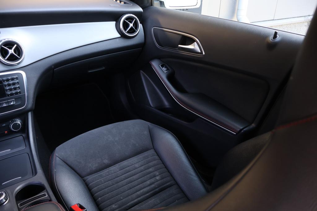 Mercedes-Benz Gla-klasse 200 ambition amg 157 pk i automaat i stoelverwarmi