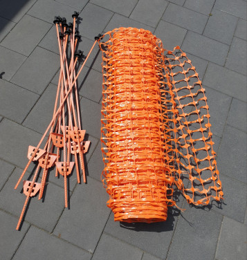 Afrastering  afzetgaas 25 mtr, 1 mtr hoog + 10 Piketpaaltjes