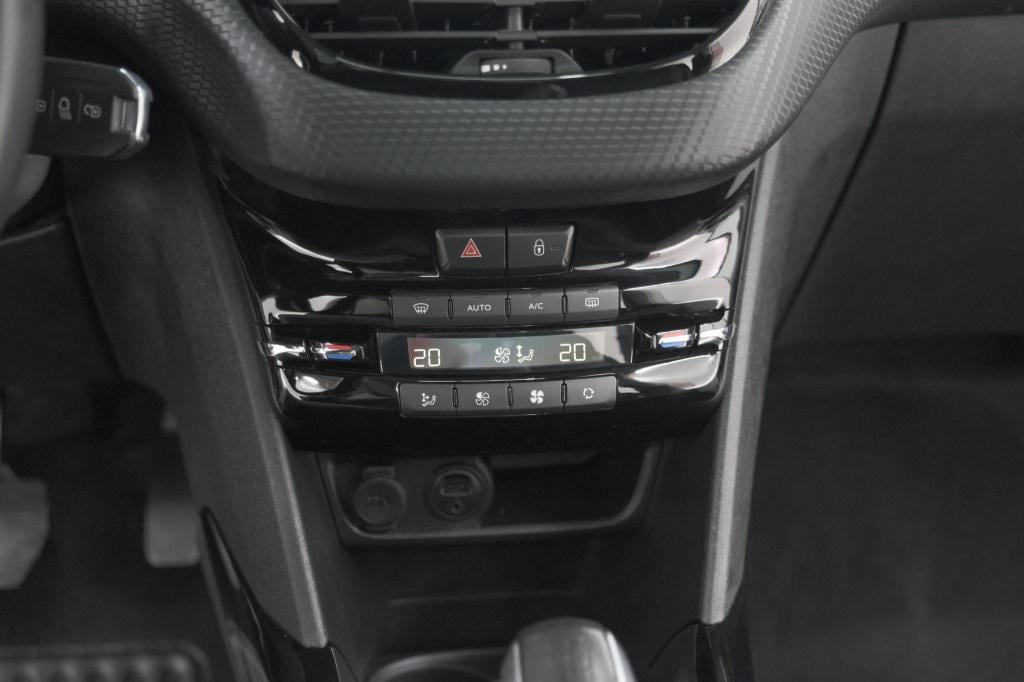 Peugeot 2008 1.2 puretech blue lease executive | all season banden | panora