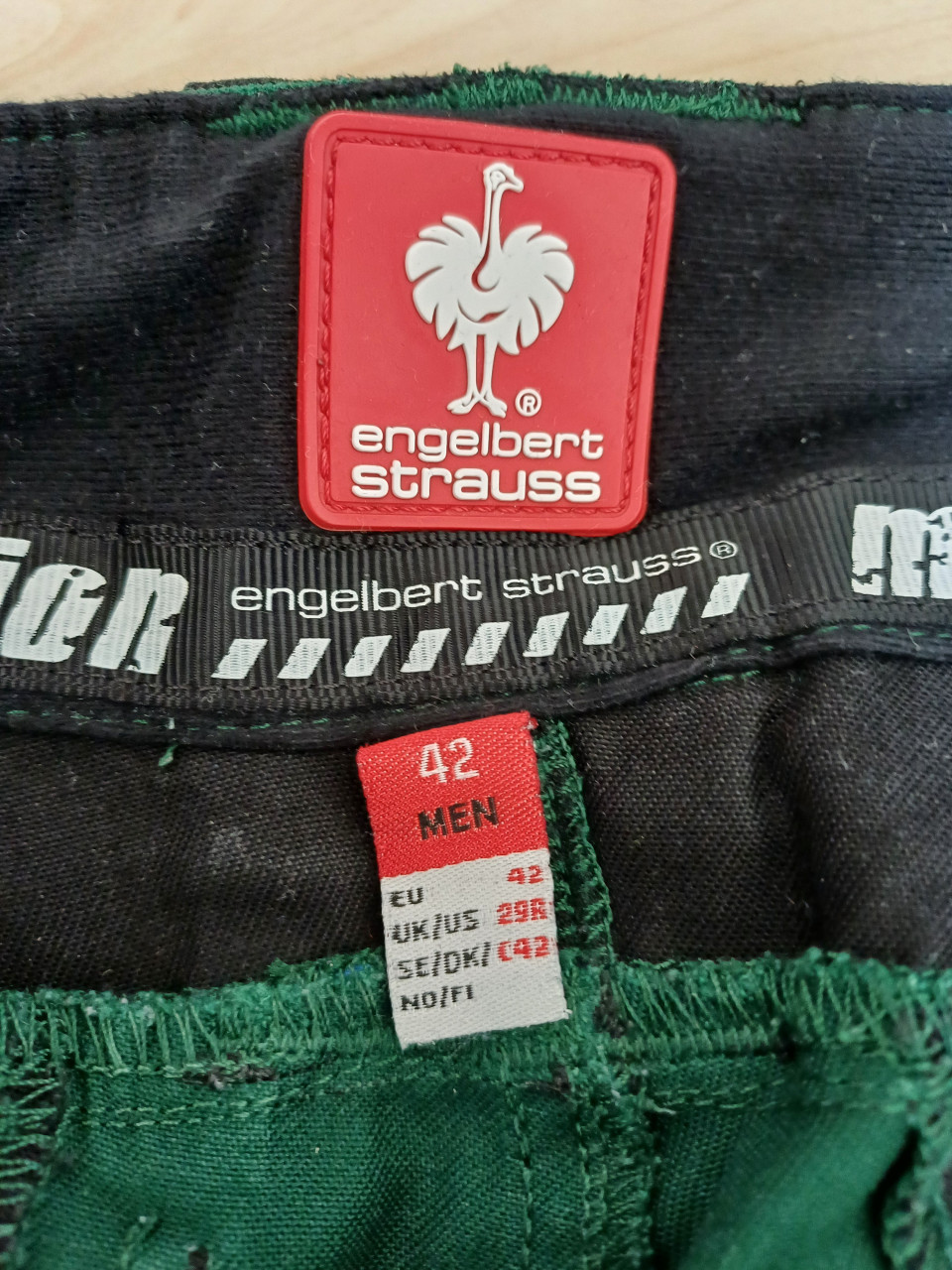 Korte werkbroek, maat 42