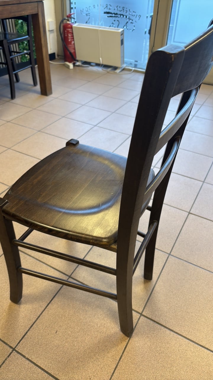 Houten stoelen