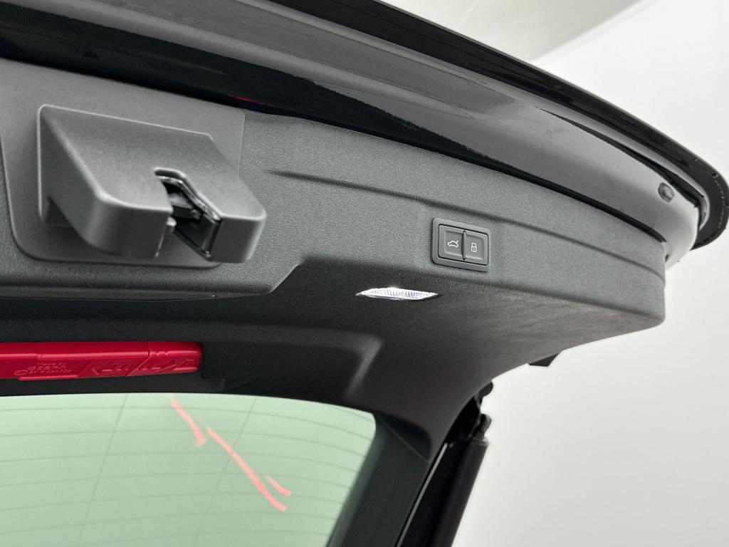 Audi A5 avant s edition e-hybrid 220 kw / 299 pk avant 7 versn.