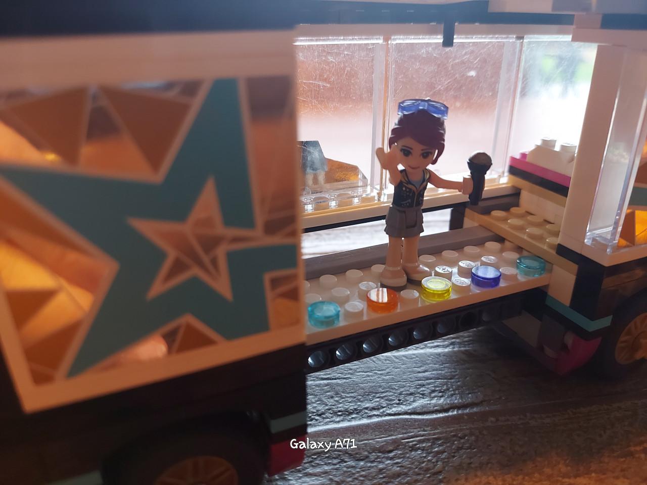 41106 Lego tourbus Livi popster