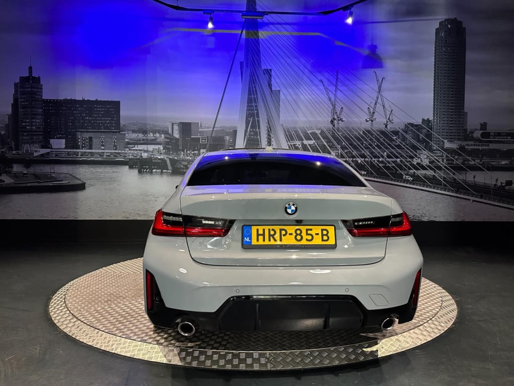 BMW 3-serie 318i m sport edition *schuifdak*shadow line*camera*laser*
