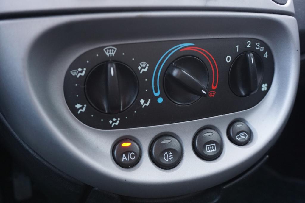 Ford KA 1.3 cool & sound airco / elektr. ramen / nap