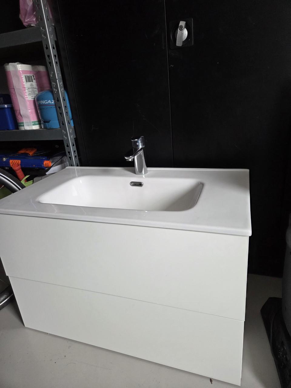 Wastafel meubel met kraan