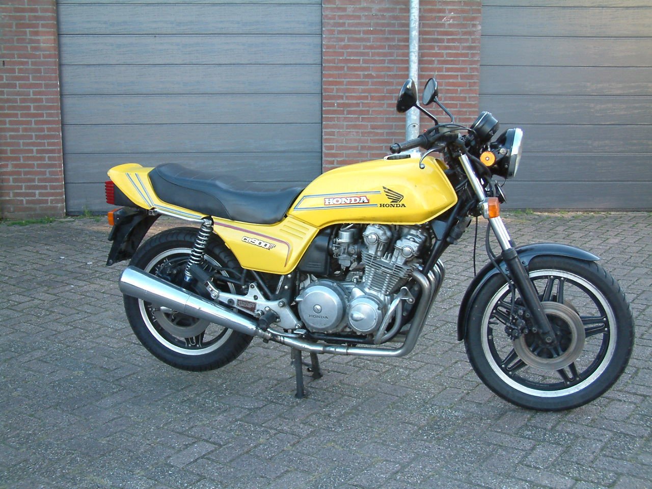 Honda bol dor  cb 900 f2  bouwjaar 1981  ---35000 km