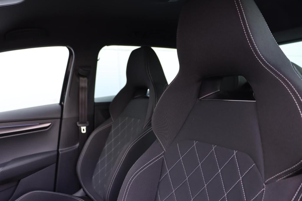 Skoda Karoq 1.5 tsi sportline business 150pk dsg7