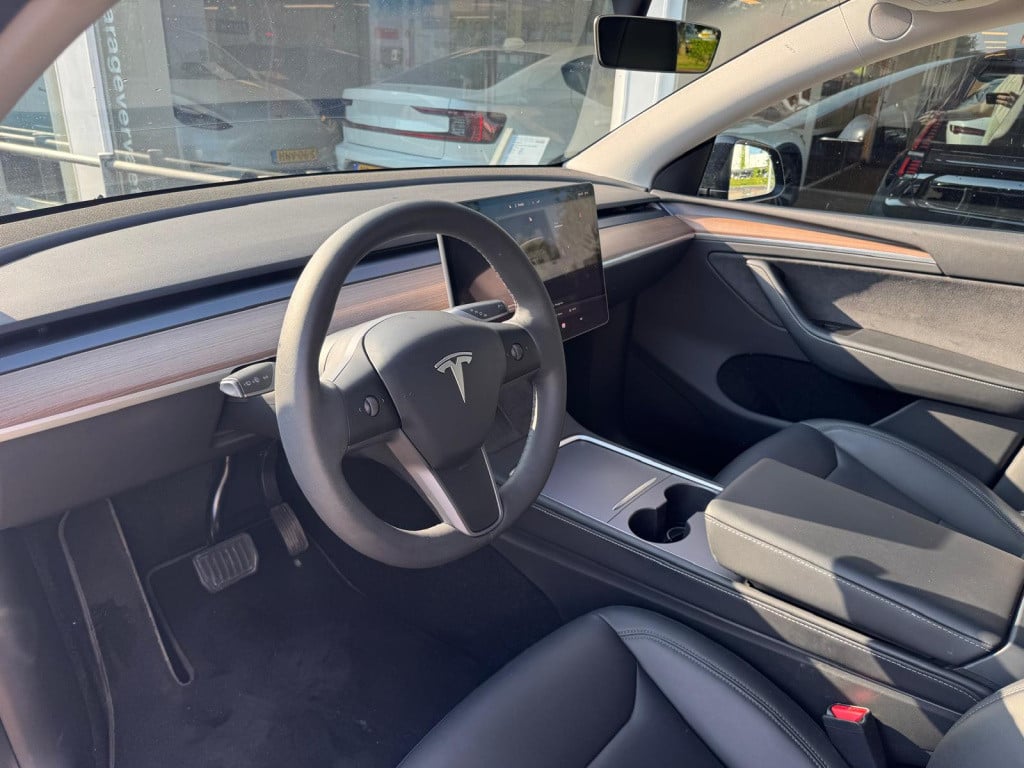Tesla Model Y long range awd 75 kwh