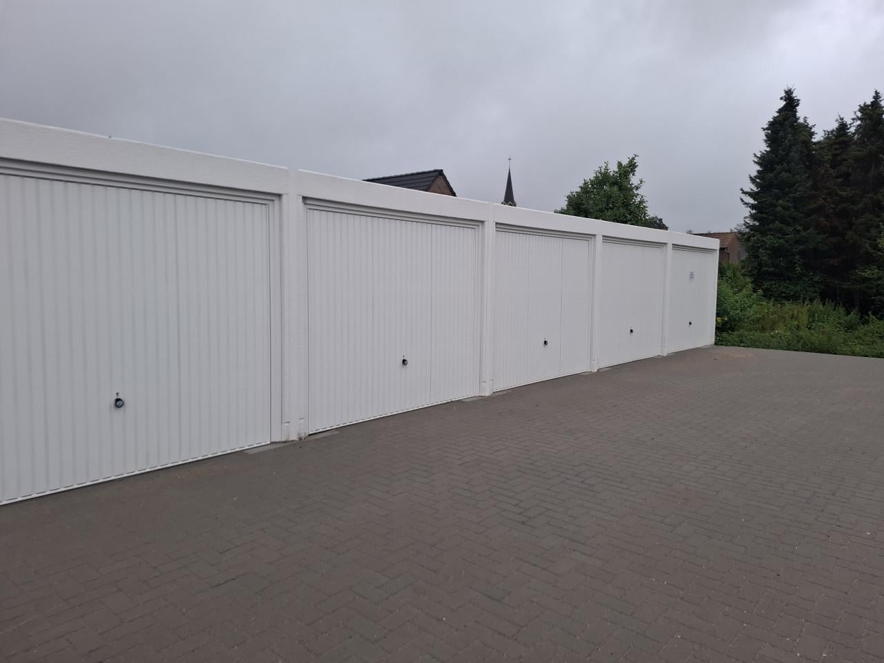 TE HUUR NIEUWE GARAGEBOX IN CLINGE