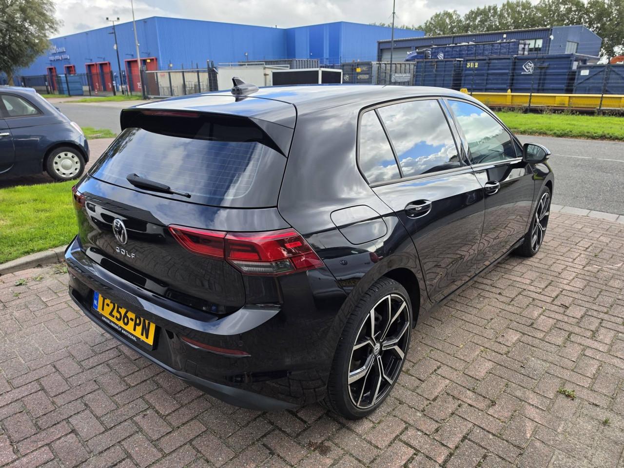 TE KOOP – VOLKSWAGEN GOLF 8 1.5 TSI R-LINE – 131 PK