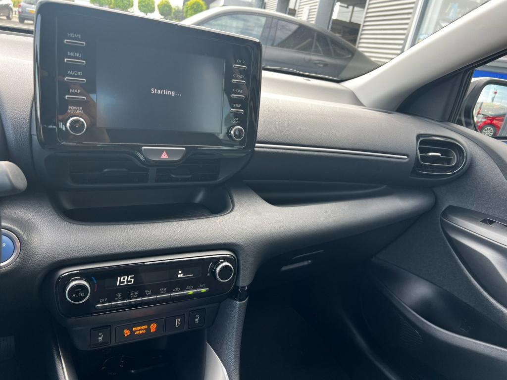 Toyota Yaris 1.5 hybrid dynamic line, camera, carplay, navi enz..
