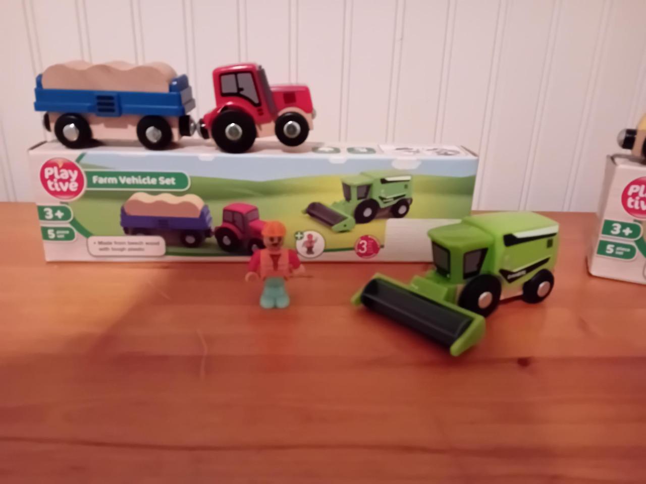 Houten rails/ weg met trein en heel veel extra's