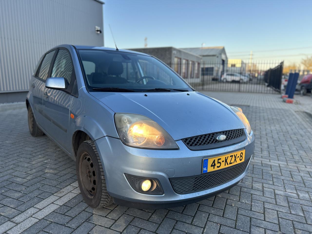 Ford Fiesta 1.4-16V Ambiente|APK|AIRCO|