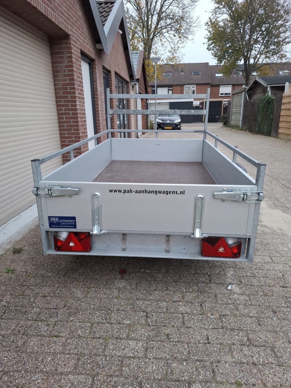Aanhanger met lier, altijd binnen gestaan