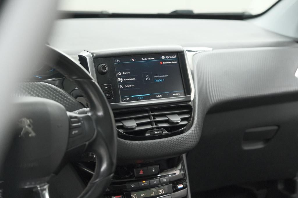 Peugeot 2008 puretech 110 allure | panoramadak | apple carplay | navigatie 