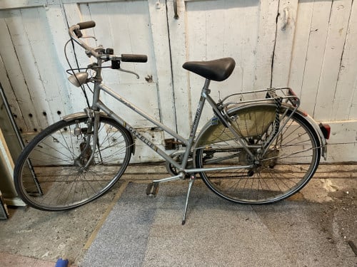 2 damesfietsen en 1 herenfiets