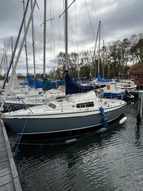 Kievit 680 met marinier buitenboormotor