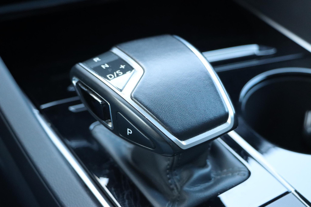Volkswagen Touareg 3.0 tsi ehybrid elegance 380pk tiptronic