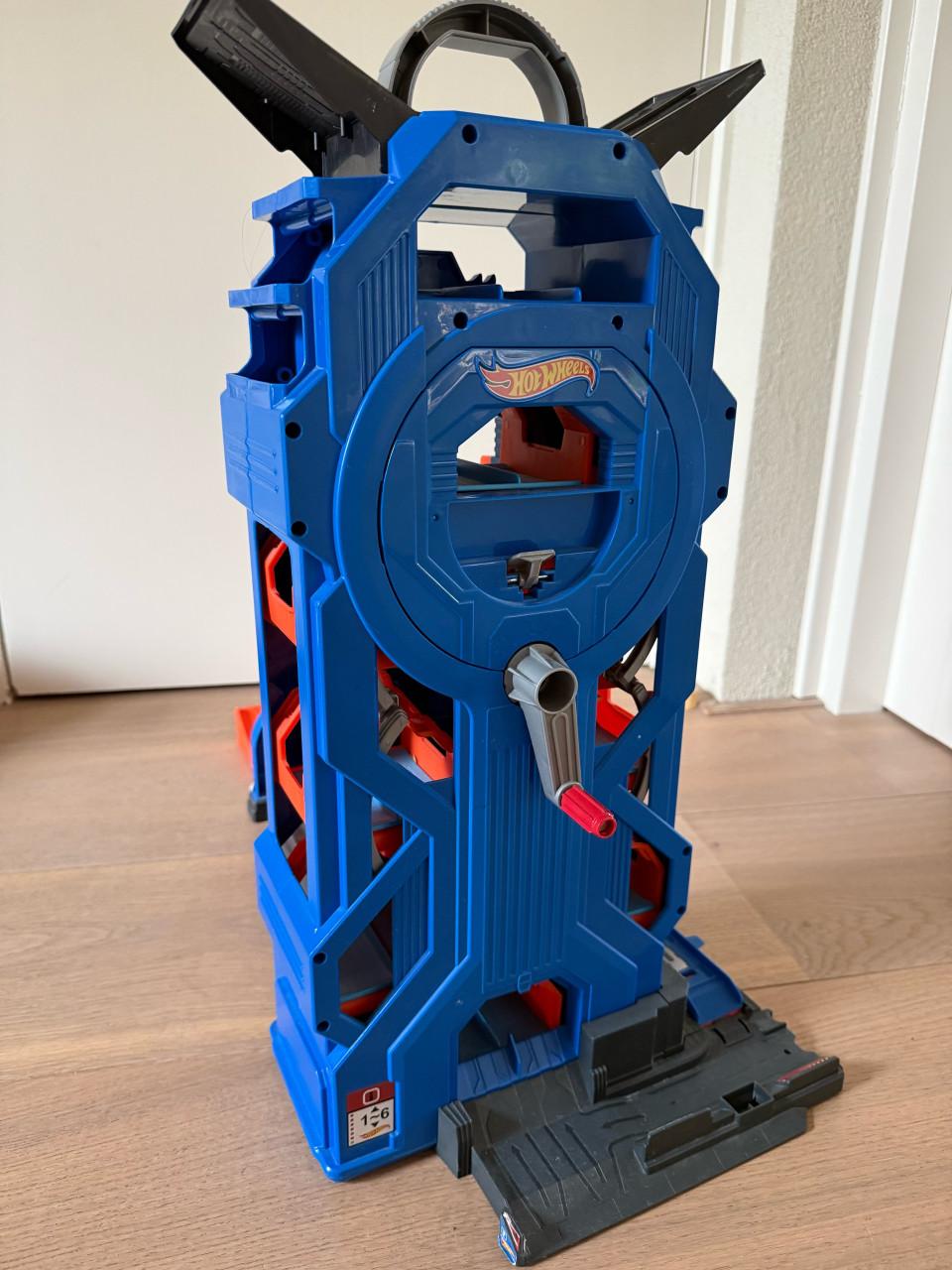 Hotwheels garage toren met lift/carrousel