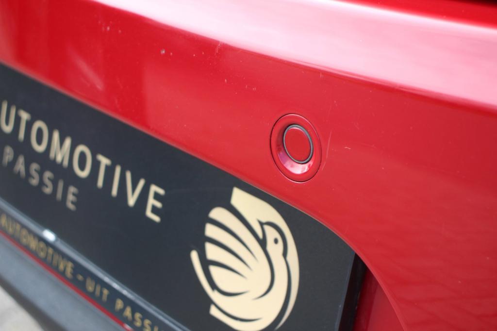 Alfa Romeo Giulietta 1.4 turbo turismo -170 pk - trekhaak - panoramadak - p