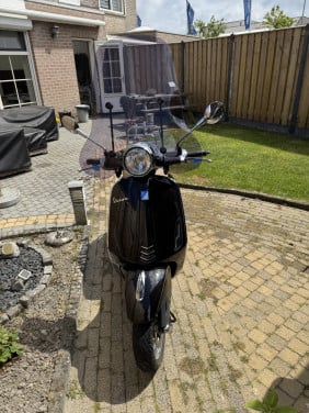 Vespa Primavera 4t 2017 zwart