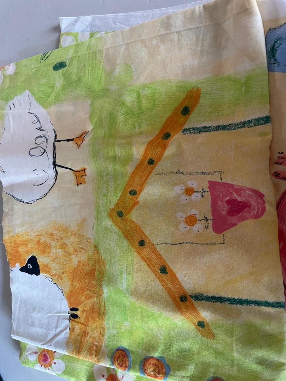 2 lappen stof met dieren