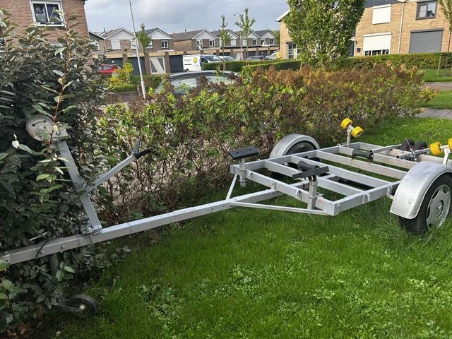 Koopje!! Degelijke boottrailer - direct klaar voor gebruik