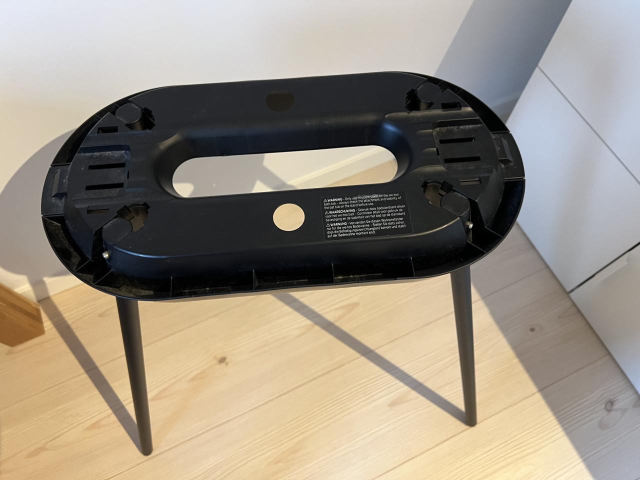 We-Too Badstandaard Zwart