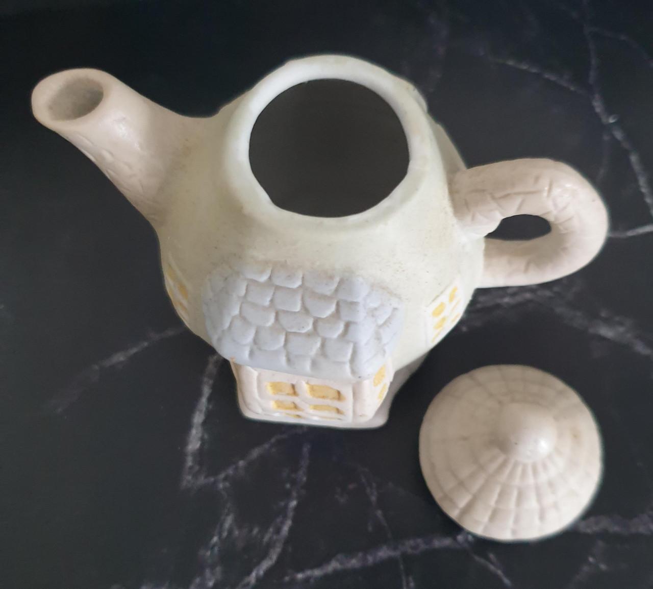 Miniatuur theepotje 8 cm hoog i.pr.st.