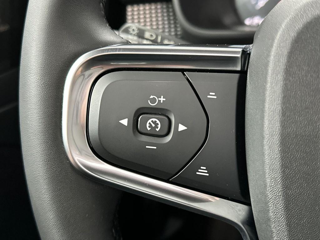 Volvo XC40 t5 262pk recharge r-design| pano| 360camera| ada.cruise| keyless