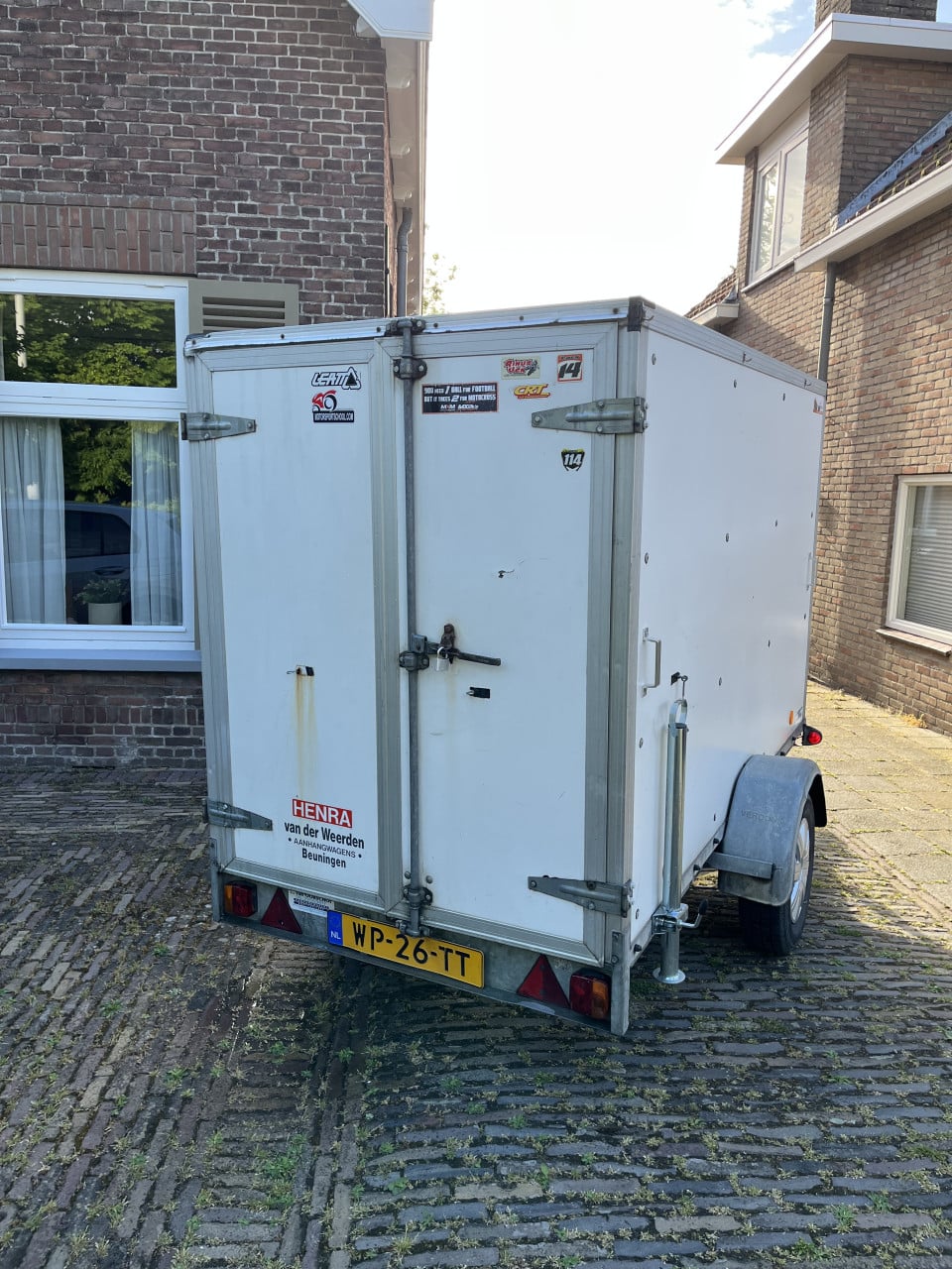 Dichte aanhangwagen
