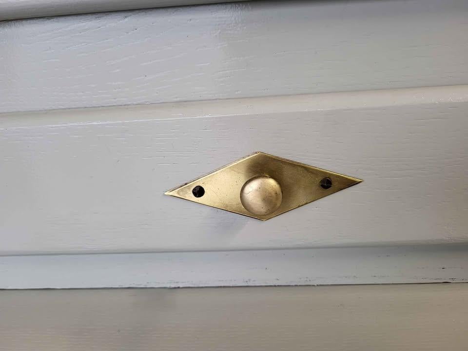 Prachtige buffetkast in de kleur saliegroen