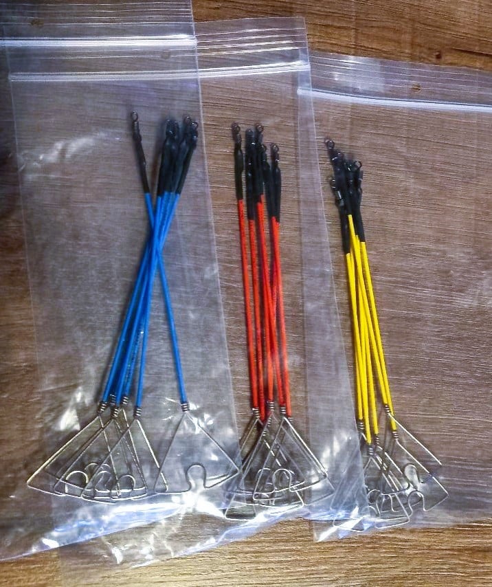 Delta afhouders in verschillende lengte en kleuren .