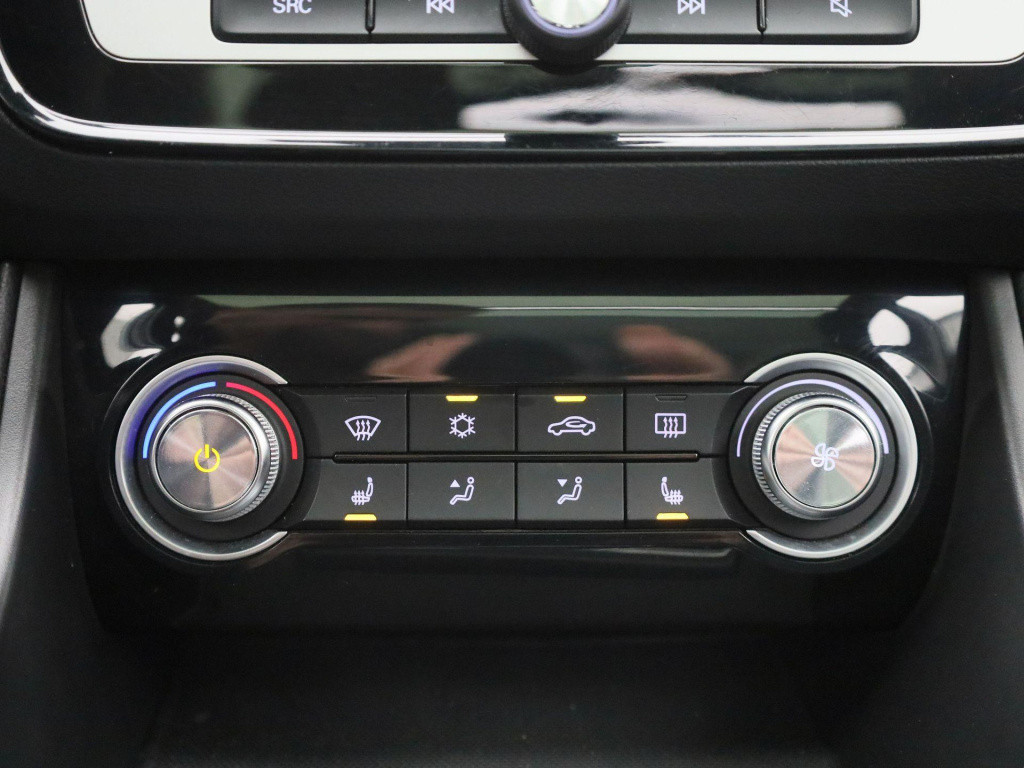 MG Zs-ev luxury 45 kwh | automaat | panoramadak | lederen bekleding | achte