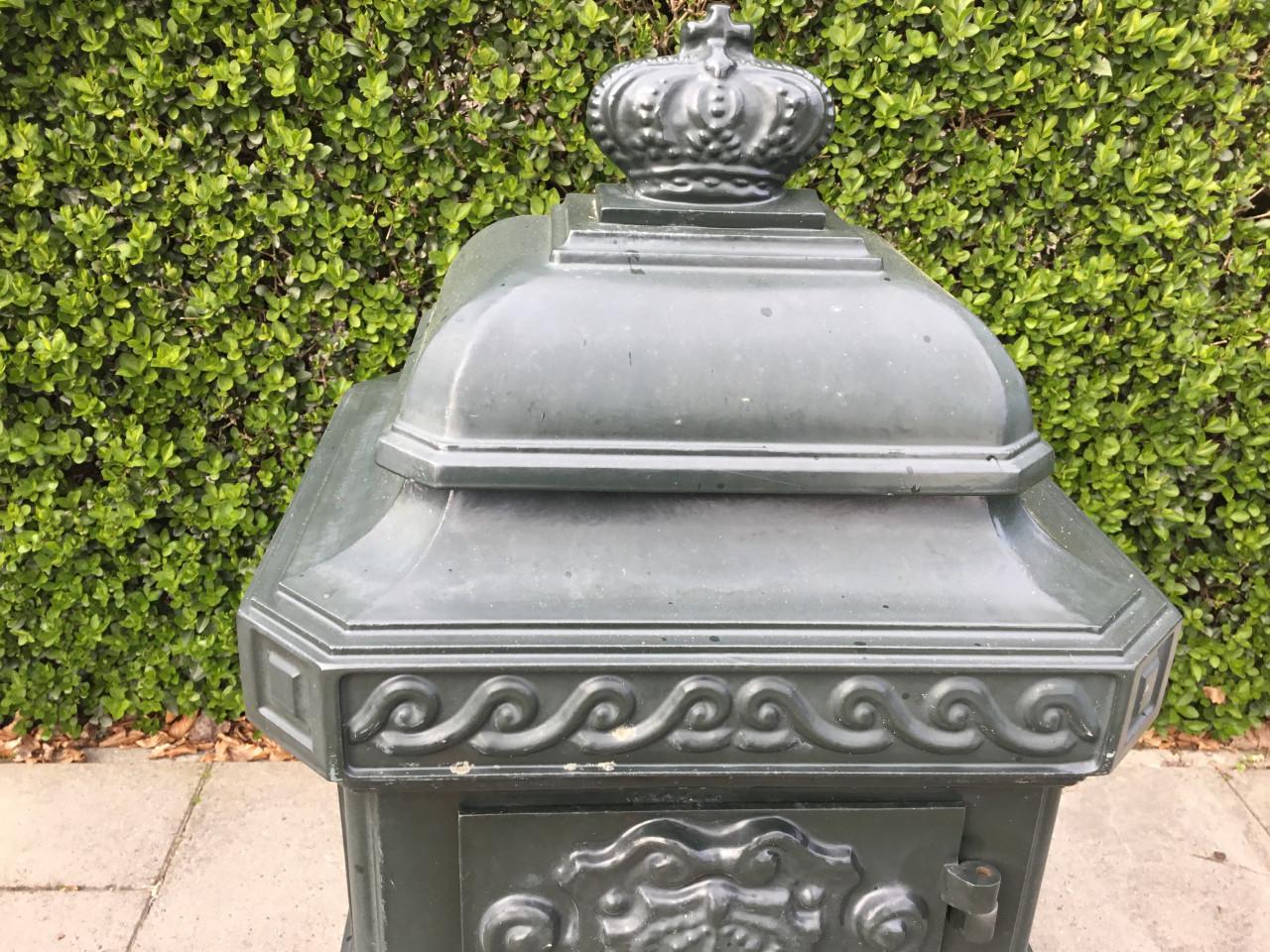 Kolom brievenbus.  Groen