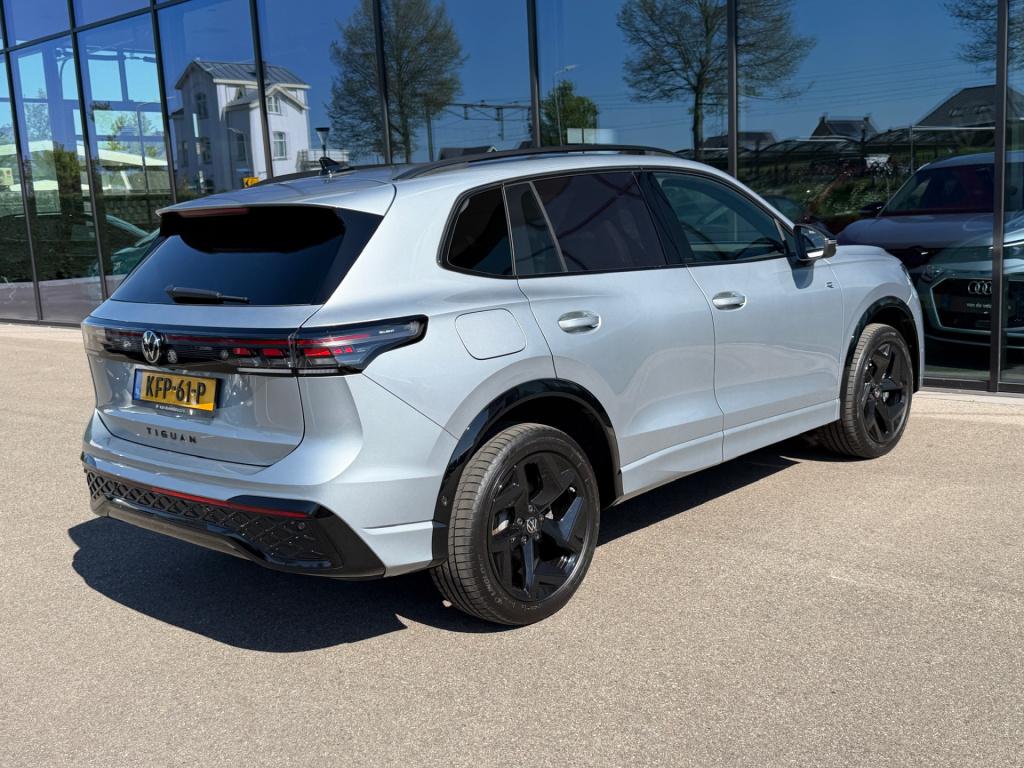 Volkswagen Tiguan 1.5 ehybrid r-line | black line | 360 camera | trekhaak |