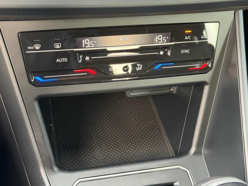 Volkswagen Polo 1.0 tsi r-line | iq light | led gril | climate | carplay | 