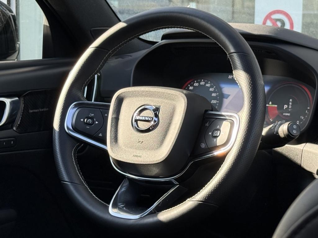 Volvo XC40 t4 211pk recharge r-design| pano| adap.cruise| trekhaak| camera