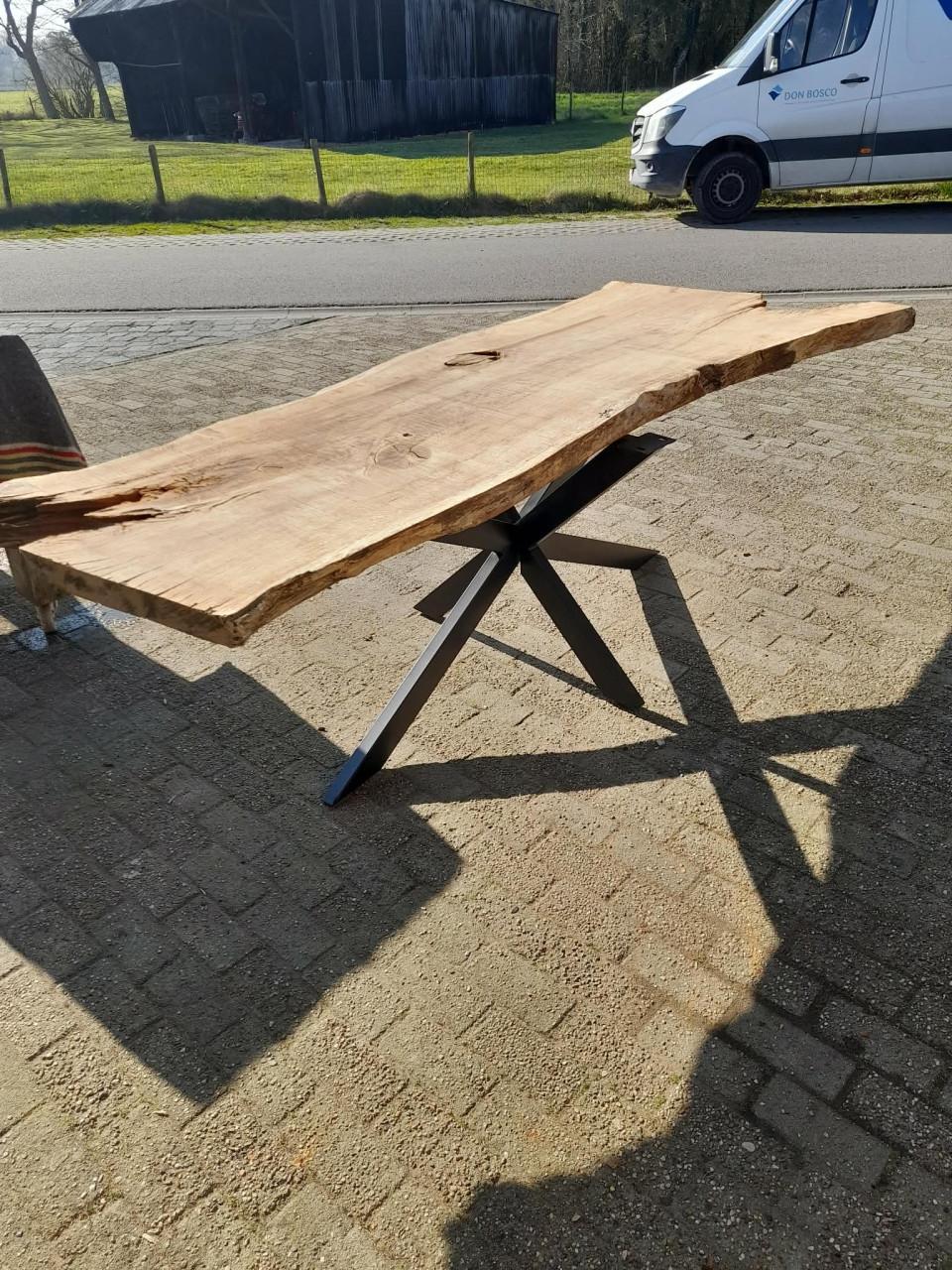 Eiken boomstamtafel / tuintafel met onderstel naar keuze 250x80