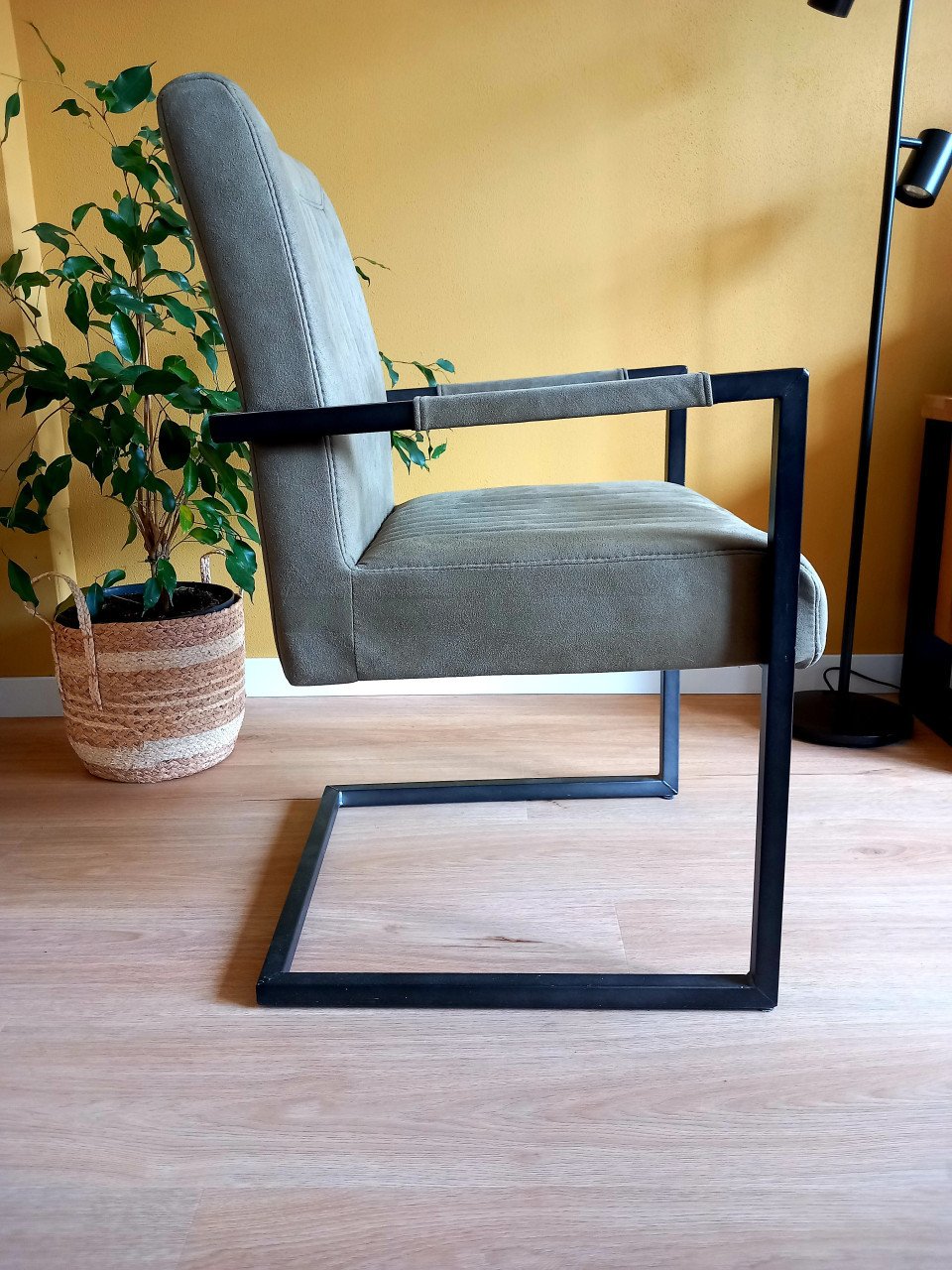 TE KOOP -2 STOELEN-