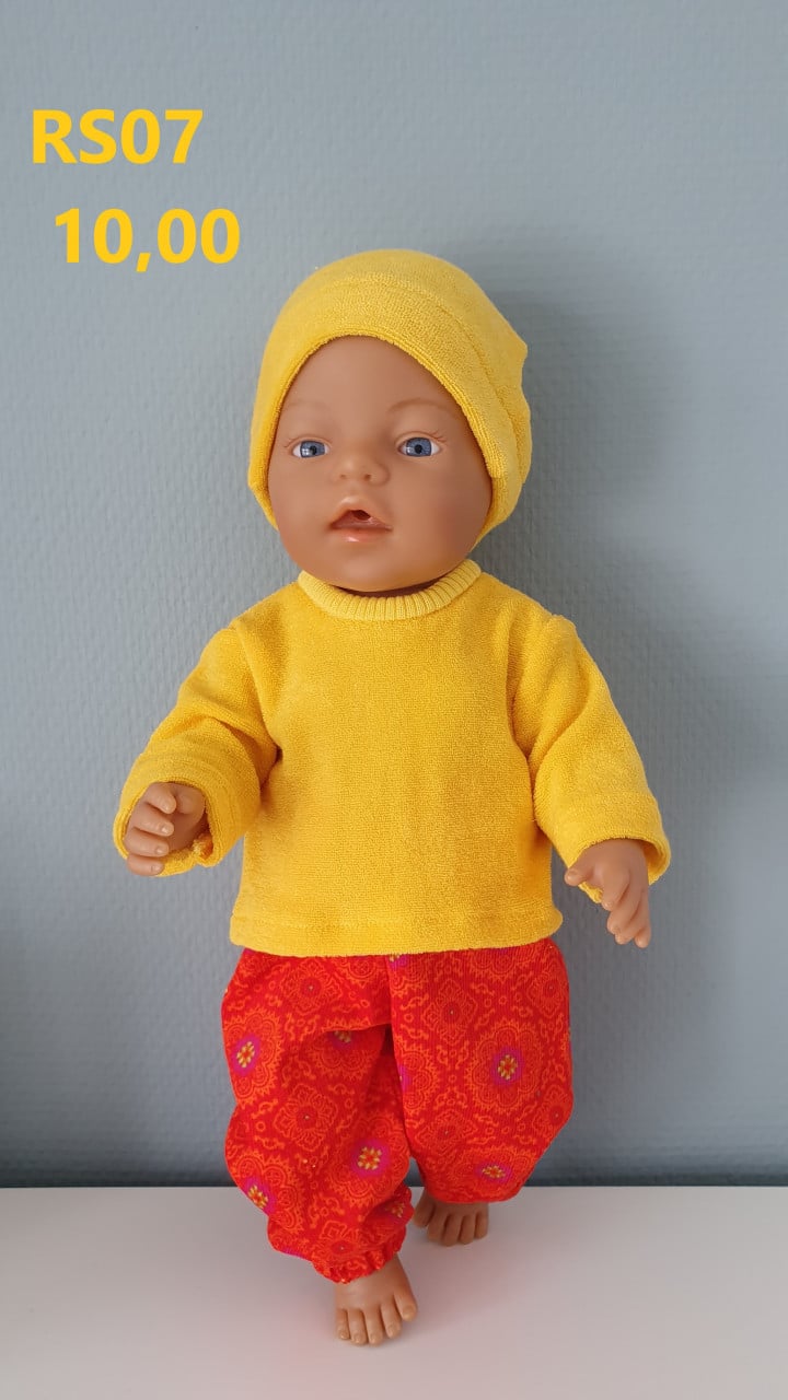 Babyborn kleertjes 12 juli braderie Heinkenszand. Opbrengst KiKa.