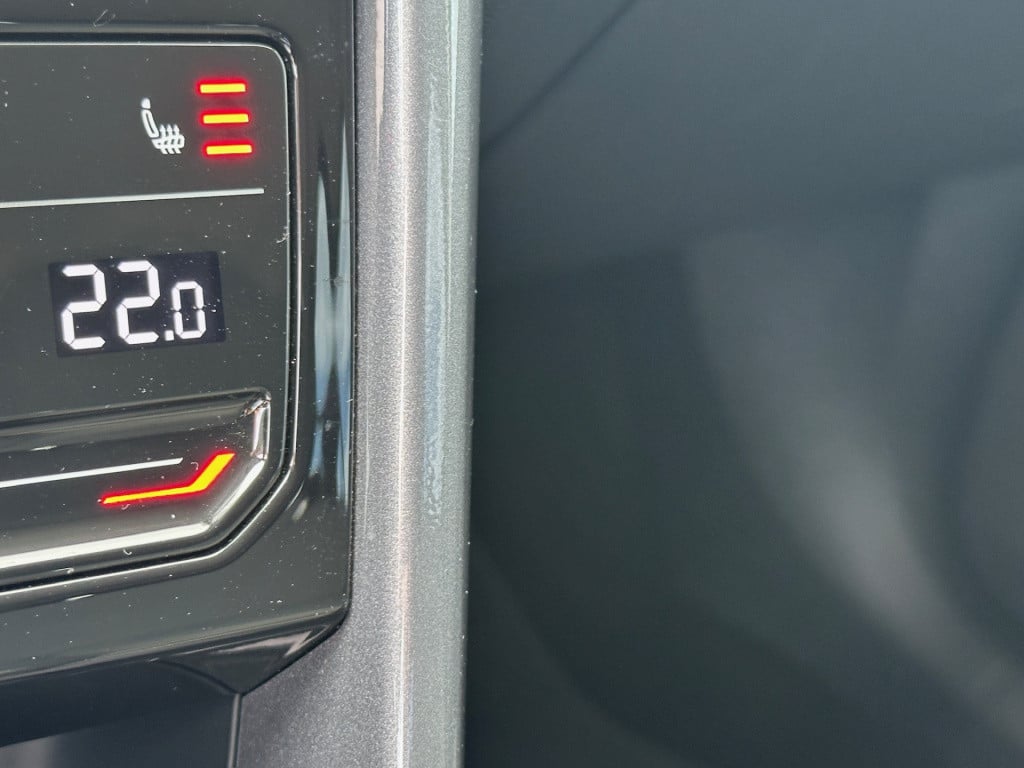 Volkswagen T-roc 1.5 tsi 150pk dsg style | trekhaak | navi | iq light | ada