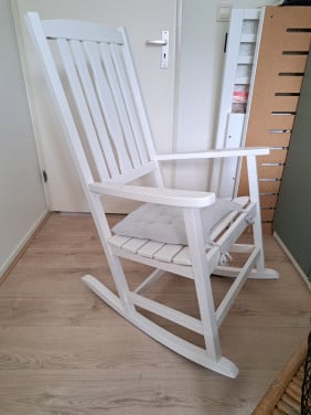 Schommelstoel, heel leuk voor de babykamer!
