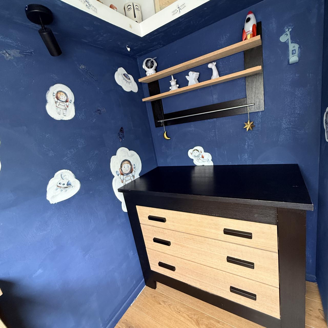 Ledikant + commode + wandrekje
