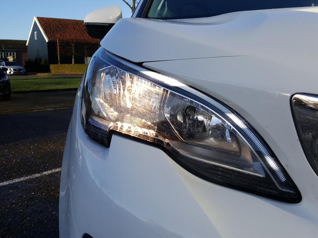 Peugeot 3008 1.2 130pk s&s access trekhaak | cruise control | airco | bluet