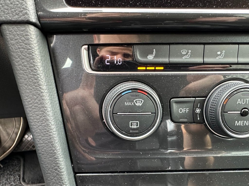 Volkswagen Golf 1.5 tsi comfortline business dsg pdc navi carplay
